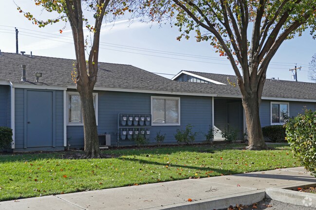 Building Photo - Silver Birch Apartments