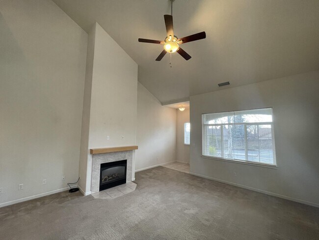 Foto del edificio - 1307 Yosemite Dr