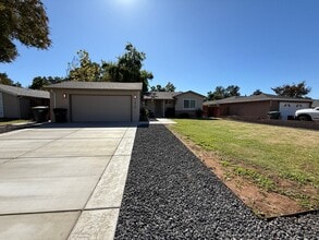 Building Photo - 6918 Lincoln Oaks Dr