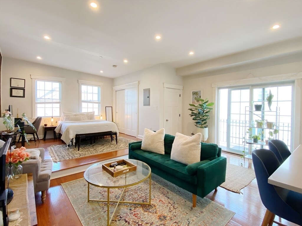 Foto principal - 108-110-110 Webster St
