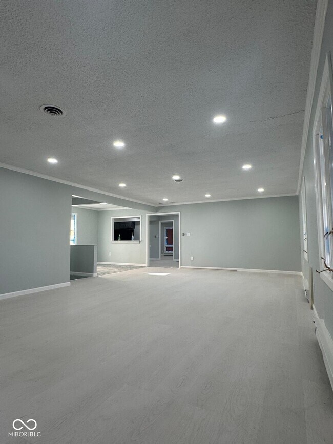 Building Photo - 3401 W 57th St