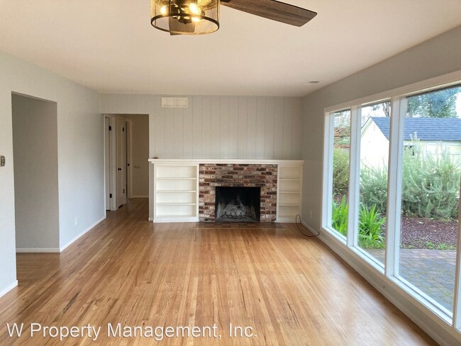Building Photo - 3 br, 1 bath House - 3241 Montgomery Drive
