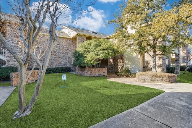 Foto del edificio - 3110 Devonshire Dr