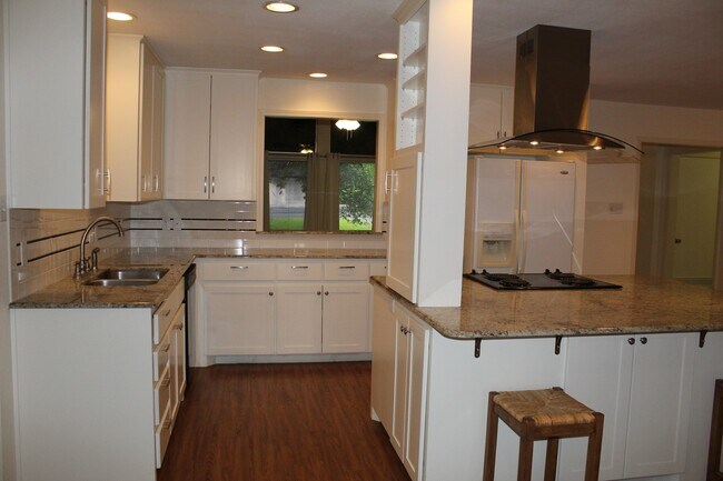 Building Photo - 3 BEDROOM, NORTH BELTON