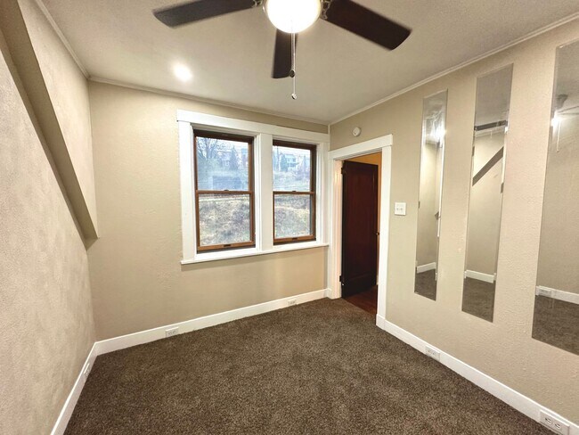 Foto del edificio - 638 Hazelwood Avenue - Apt 2