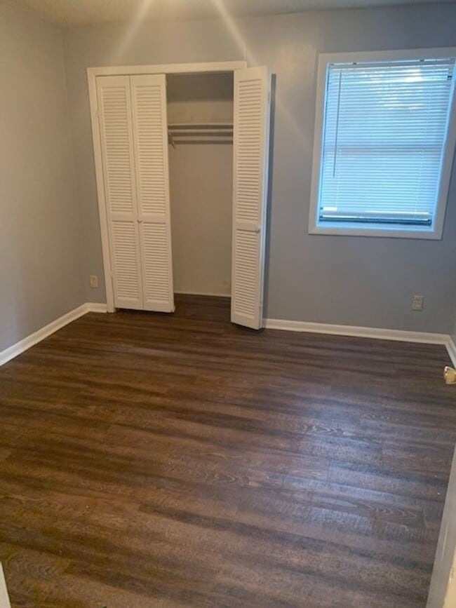 Building Photo - 2 Bedroom/2 Bath Townhome