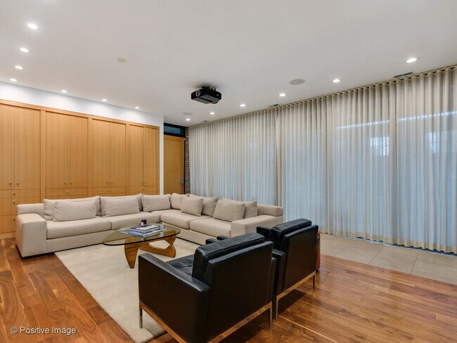 Foto del edificio - 1302 W Erie St