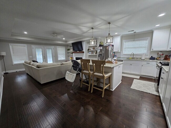 Building Photo - 1780 Titanic Ct