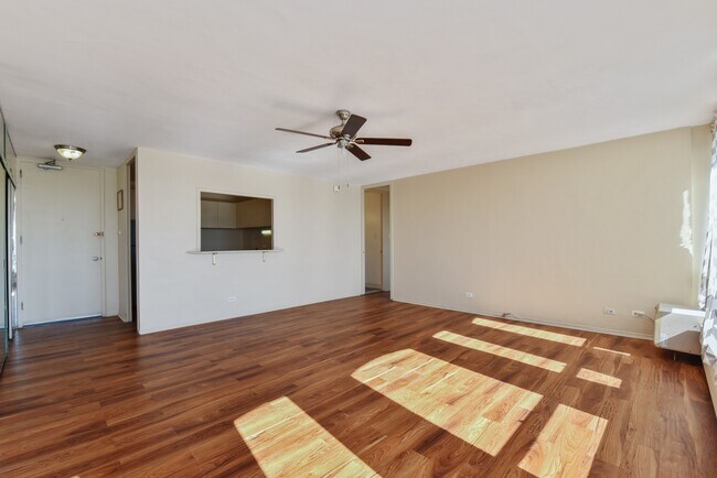 Building Photo - 1450 E 55th Pl