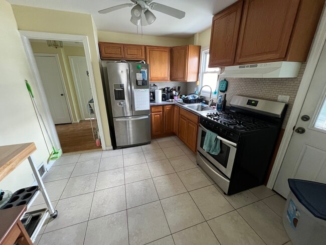 Kitchen - 237 Wardwell Rd