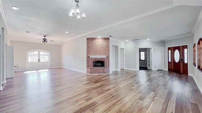 Foto del edificio - 6303 Lugary Dr