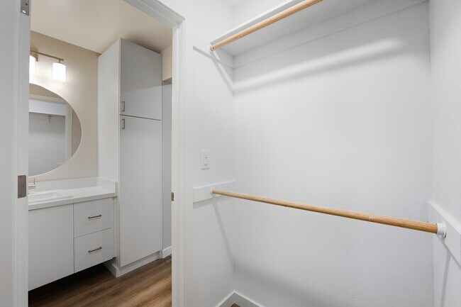Premier 2026 Renovation 1x1 Large Closet - Fayette Arms Apartments