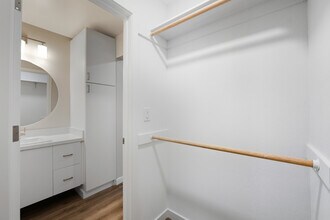 Premier 2026 Renovation 1x1 Large Closet - Fayette Arms Apartments