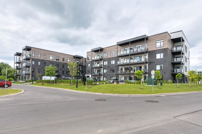 Building Photo - 219 Rang Saint-Régis S