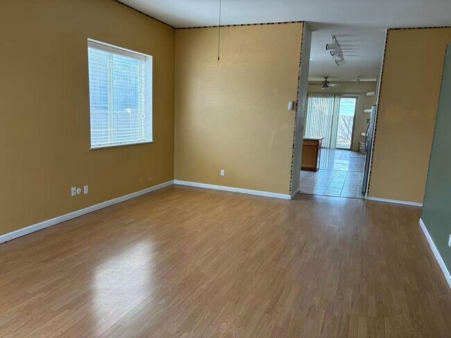 Foto del edificio - 1722 E Detroit St