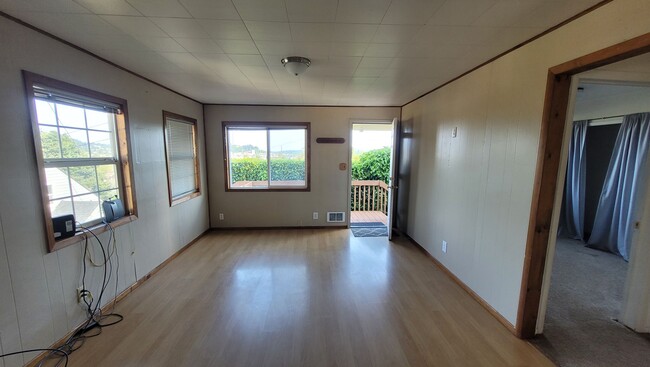 Foto del edificio - 63647-63649 Andrews Rd