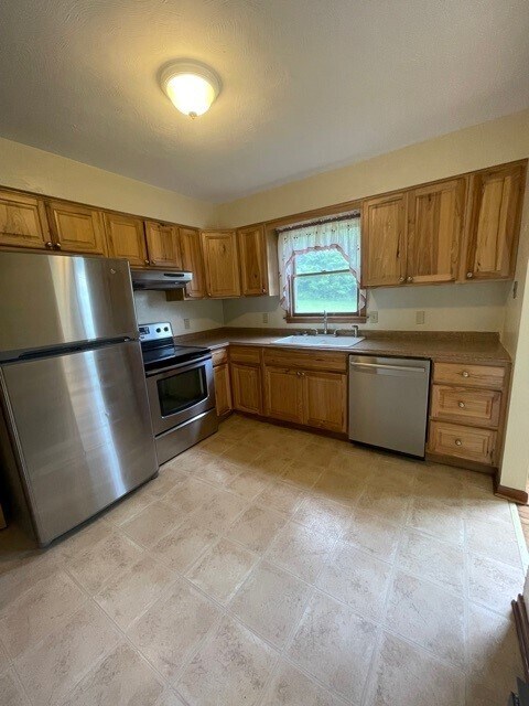 Kitchen - 1417 University Dr