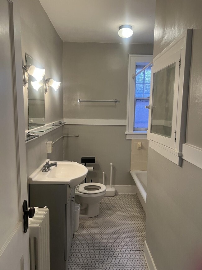 Building Photo - 176 Market St