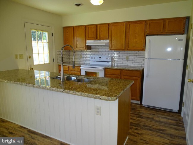 Building Photo - 2337 McCleary Dr