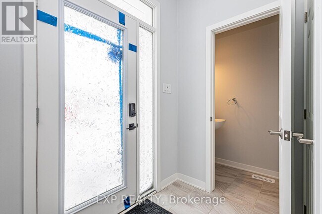 Building Photo - 210 Ormiston Cres