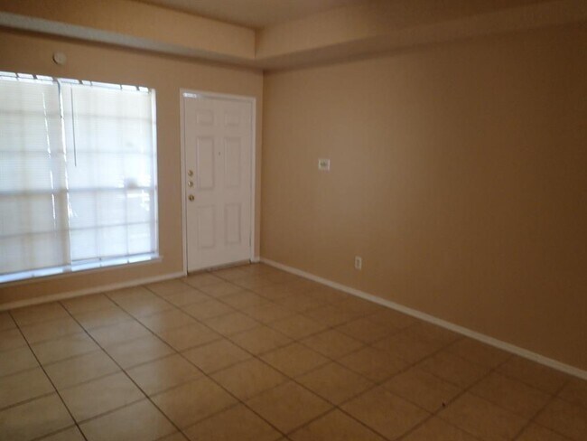 Building Photo - 544 Signal Hill Ct S