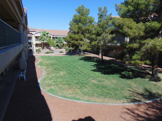 Foto del edificio - Lower Level Smokey Lane 1 bedroom, 1 bath ...