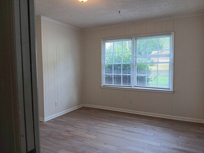 Building Photo - 10213 Starwood Dr