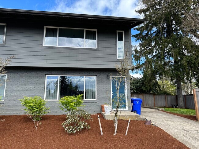 Building Photo - 6721 NE Klickitat St