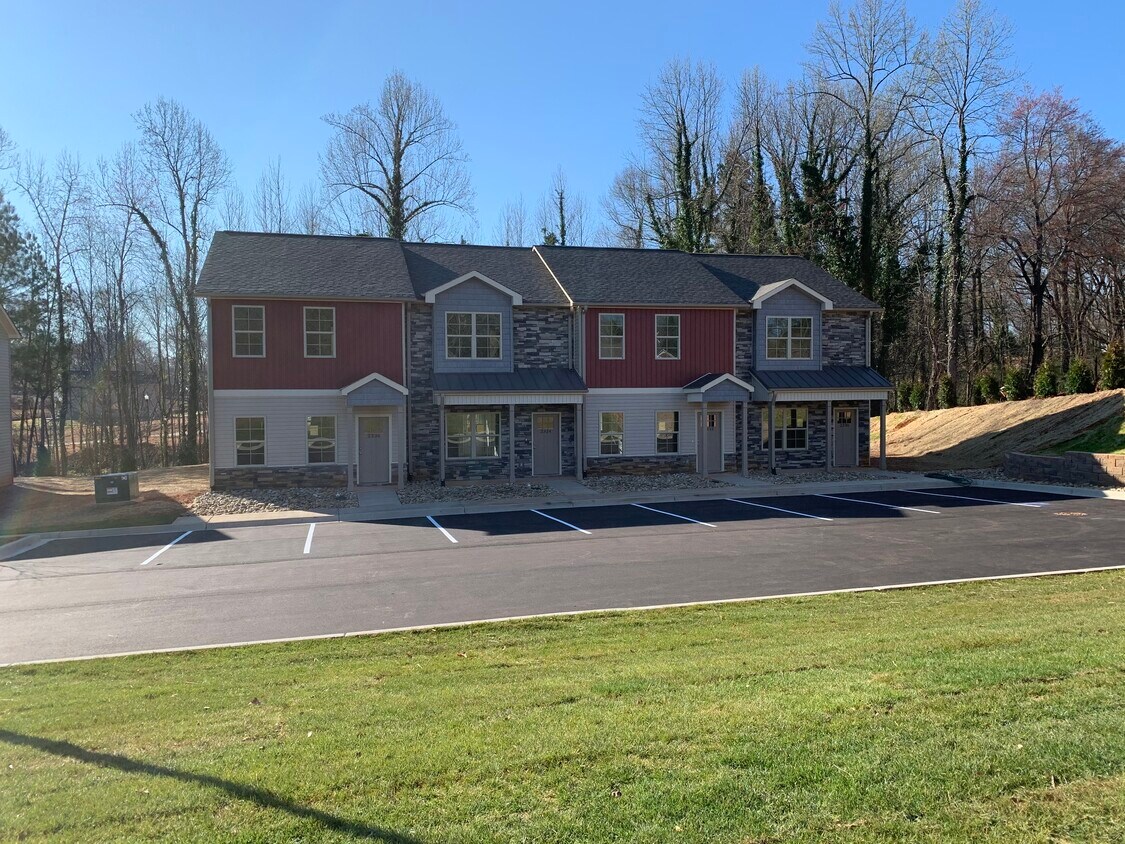 Primary Photo - 2330 Old Furnace Rd