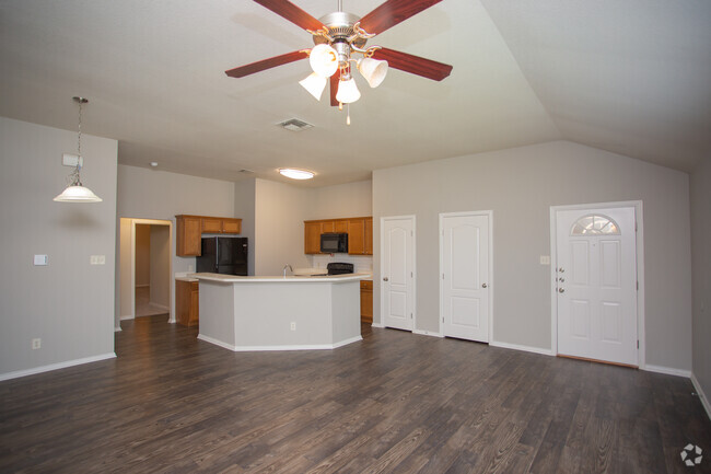 3HAB, 2BA - 1301SF - Longhorn Cove Townhomes