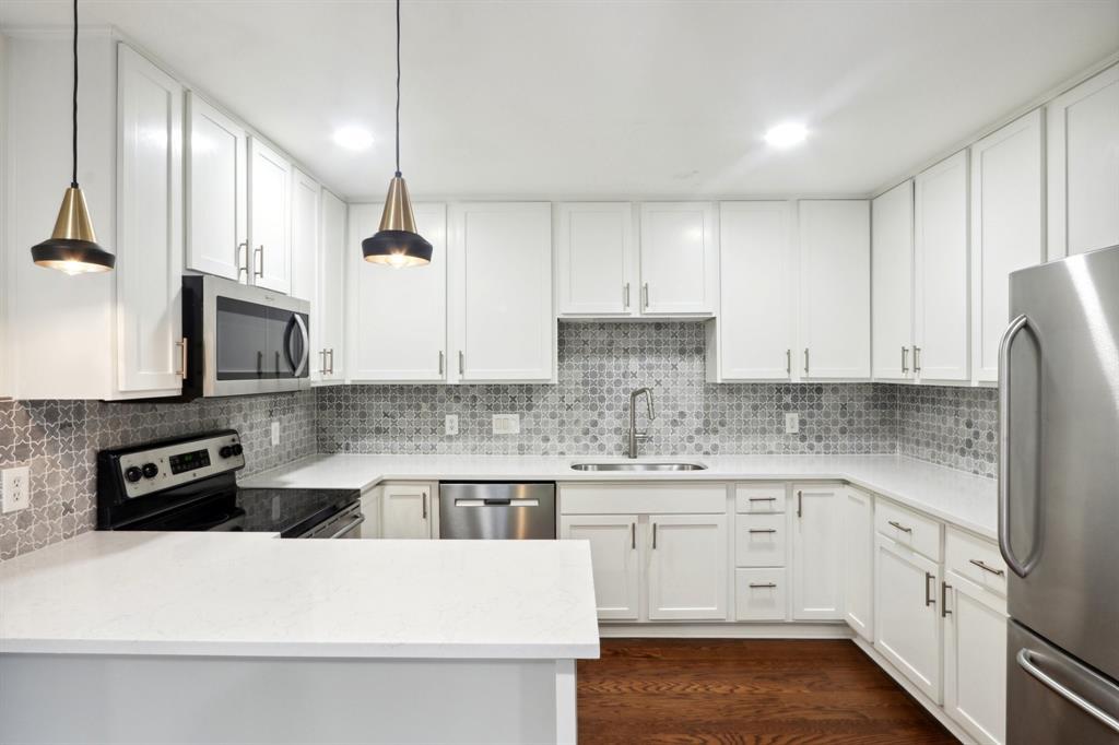 Foto principal - 2500 Steck Ave
