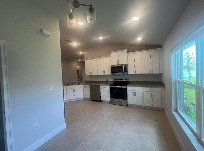 Building Photo - 5355 Lugo St