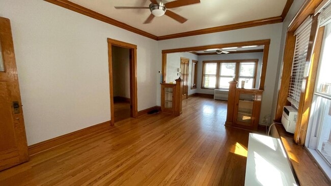 Foto del edificio - 2314 N Laramie Ave