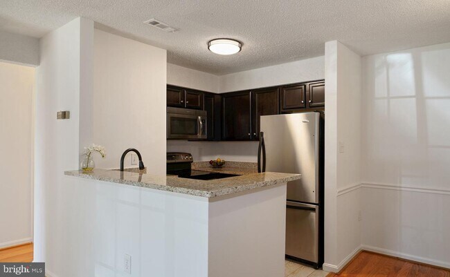 Building Photo - 6947A Mary Caroline Cir