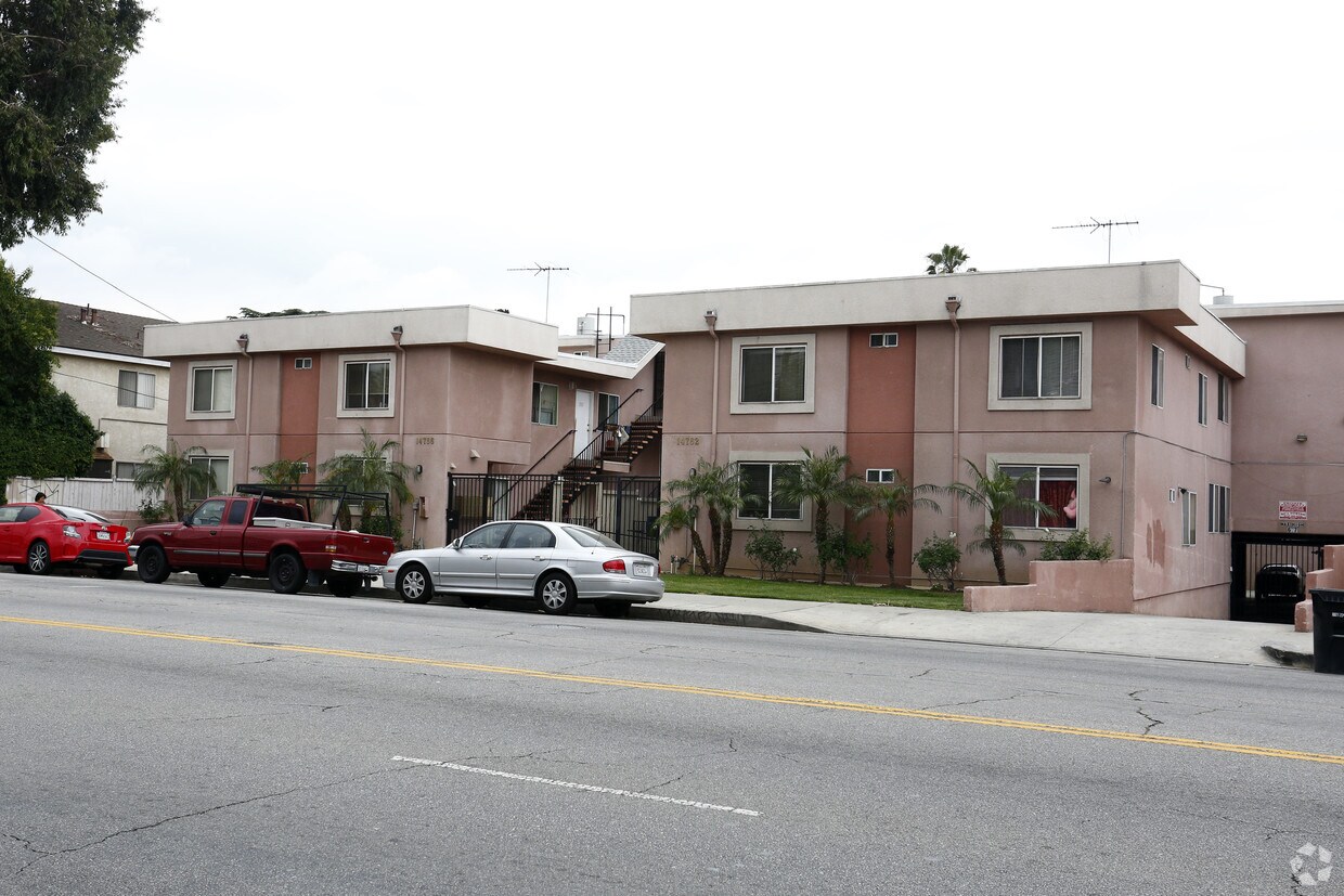 Primary Photo - Vanowen Apartments