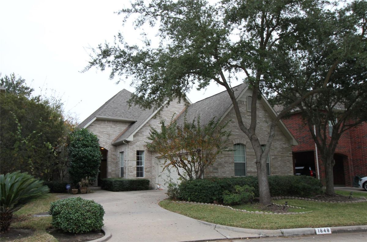 Foto principal - 1648 Lakeside Enclave Dr