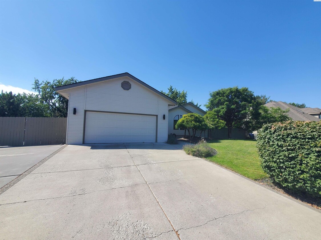 Primary Photo - North Richland For Rent