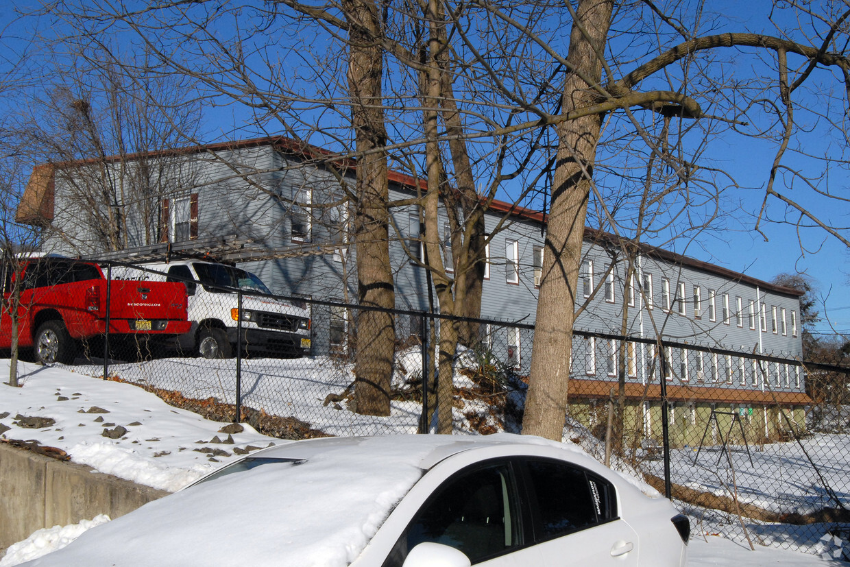 Building Photo - 530-540 Belmont Ave
