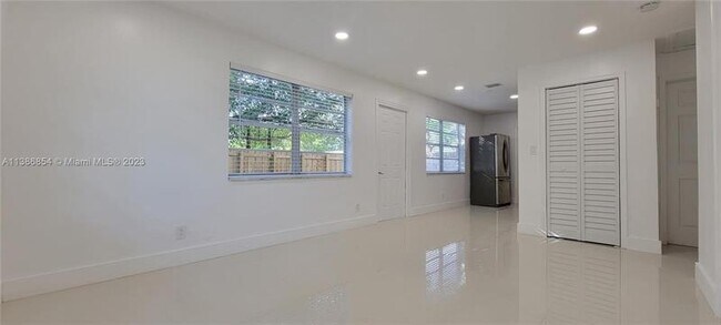 Foto del edificio - 831 NW 14th Way