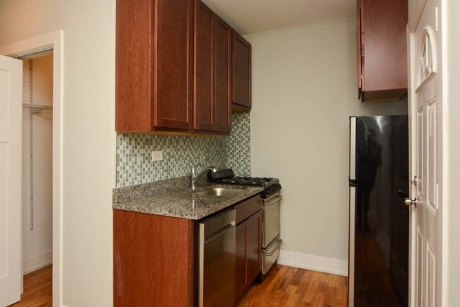 Building Photo - 2858 N Mildred Ave