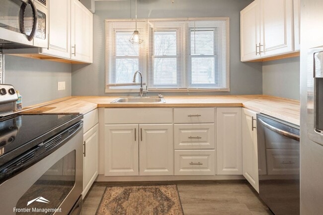 Building Photo - 1112 Woodland St