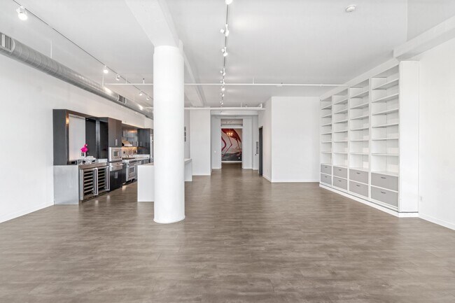 Building Photo - 1645 Vine St