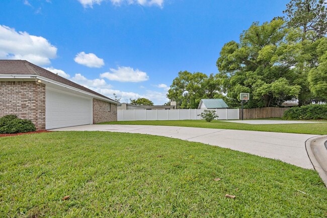 Building Photo - Gorgeous All-Brick San Jose Home!