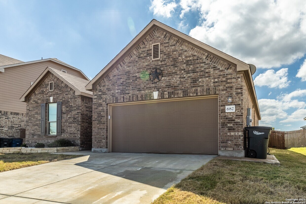 Foto principal - 682 Pond Springs