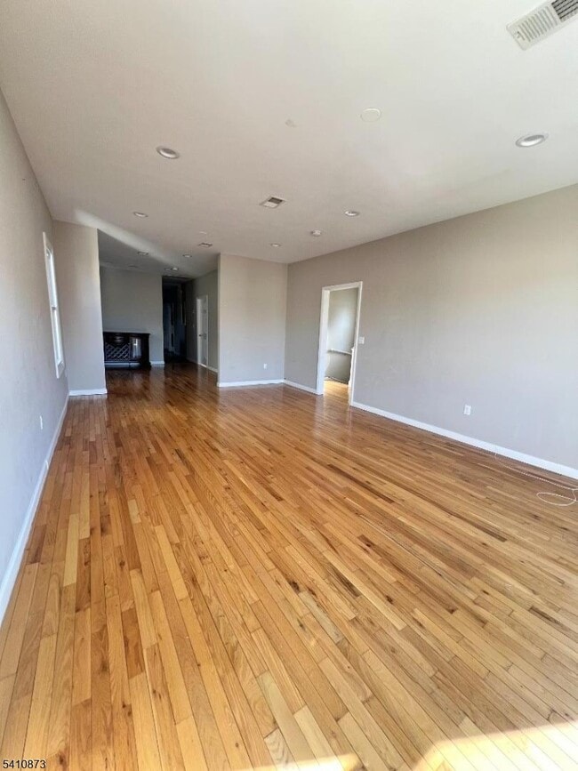 Foto del edificio - 485 E 27th St