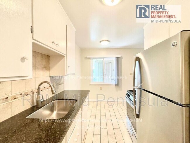 Building Photo - 2034 Clarmar Way