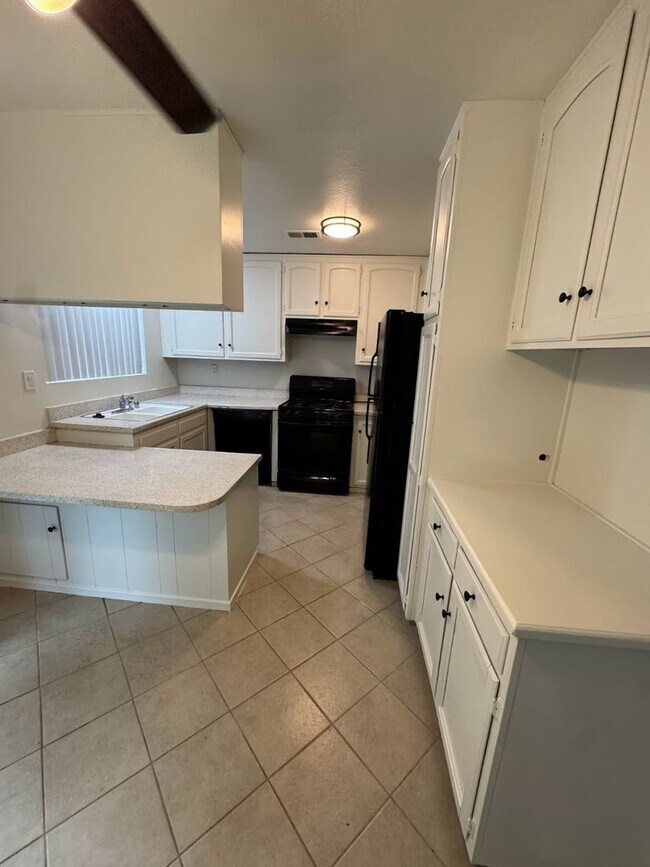 Building Photo - 8000 - Flying Dog Investments 11, LLC
