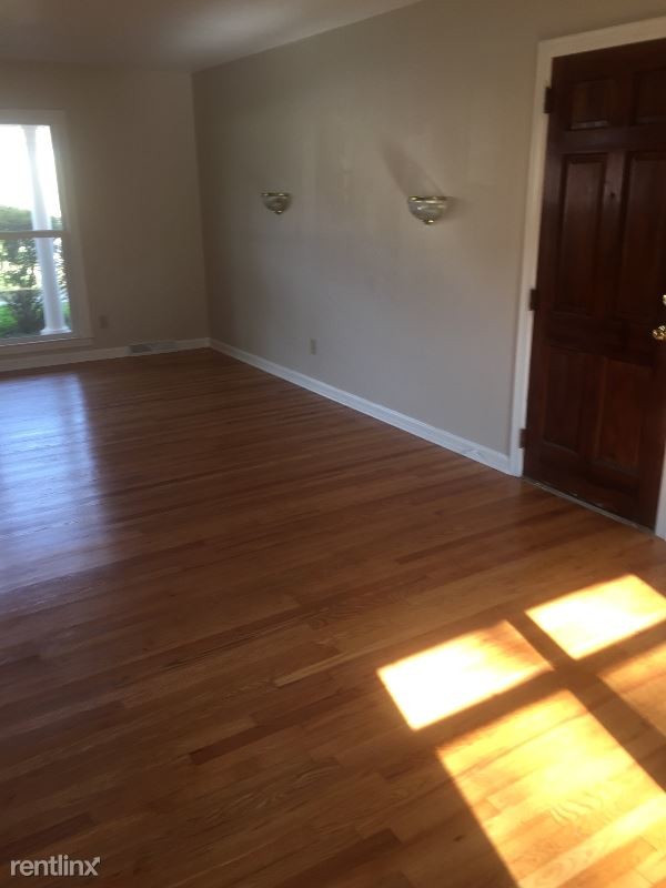 Building Photo - 3 br, 2 bath House - 205 West South 6th St