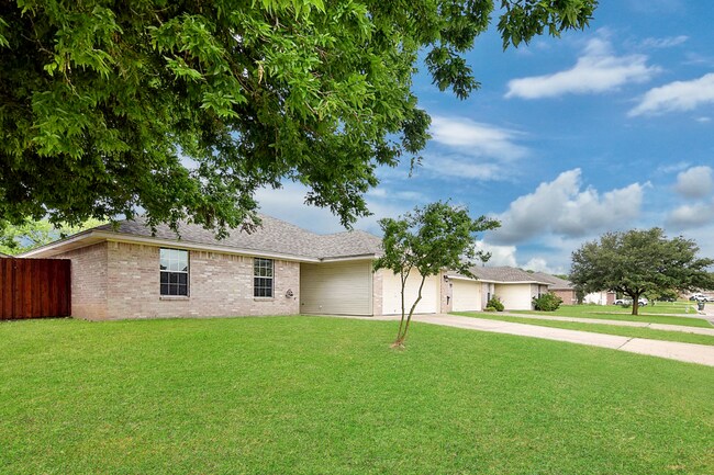 Foto del edificio - 7211 Upland Bend Dr