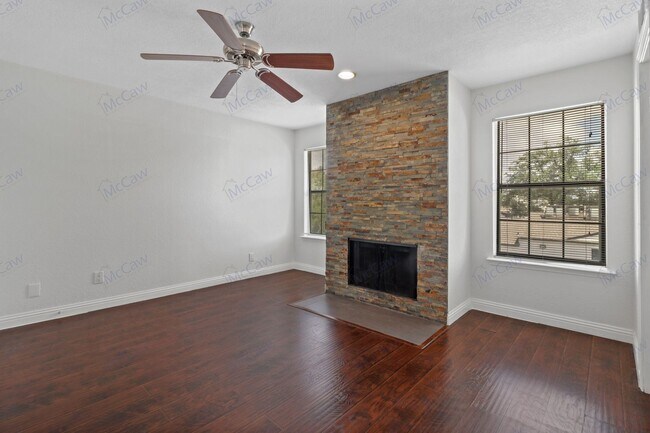 Foto del edificio - Beautifully 2/1.5 condo of Dallas!